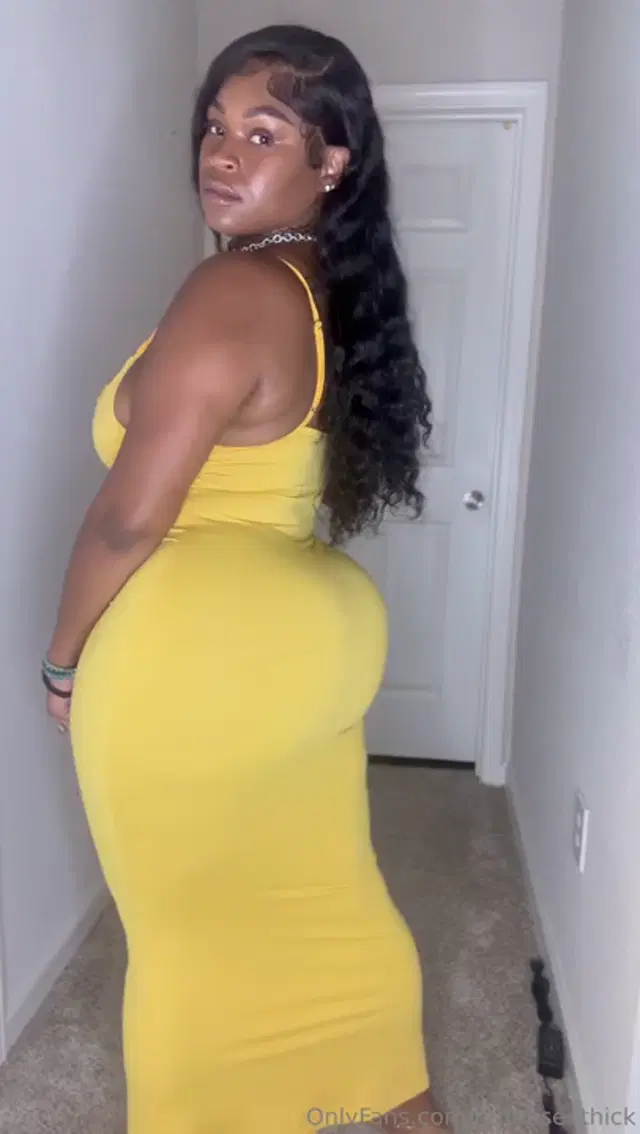 TennesseeThick aka tenneseethick – 08-06-2025 OnlyFans Video – Would you like to see these tits pop out baby look out for a video in