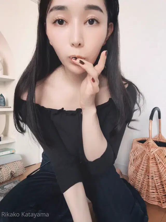 Rikako Desu aka rikakodesu – 09-09-2024 OnlyFans Video – Black top, favorite jeanskeeping it simple but feeling so good in this look today