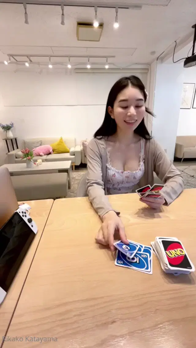 Rikako Desu aka rikakodesu – 09-07-2025 OnlyFans Video – Uno! I can never seem to win this game but I still love playing it and