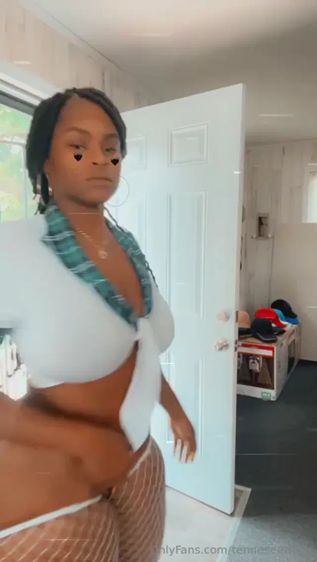 TennesseeThick aka tenneseethick – 09-26-2024 OnlyFans Video – Gm loves I will be going live all this weekend w not sure what time
