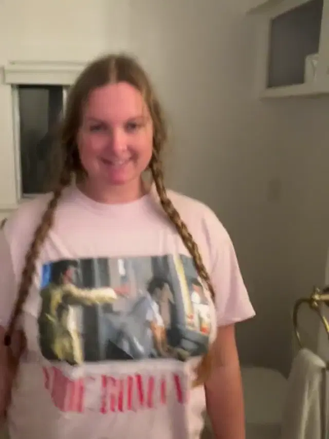 Duchess aka bigduchvip – 12-28-2025 OnlyFans Video – Had to go peepee, but felt like taking these pics for you first