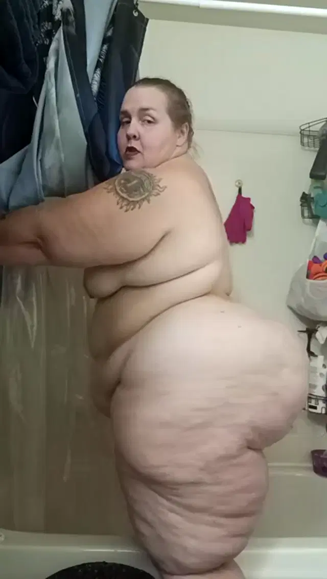 G.P.A.W.G.O.A.T LLC aka bbw4red20 – 05-05-2025 OnlyFans Video – Stream started at 05052025 0607 am Shower with me
