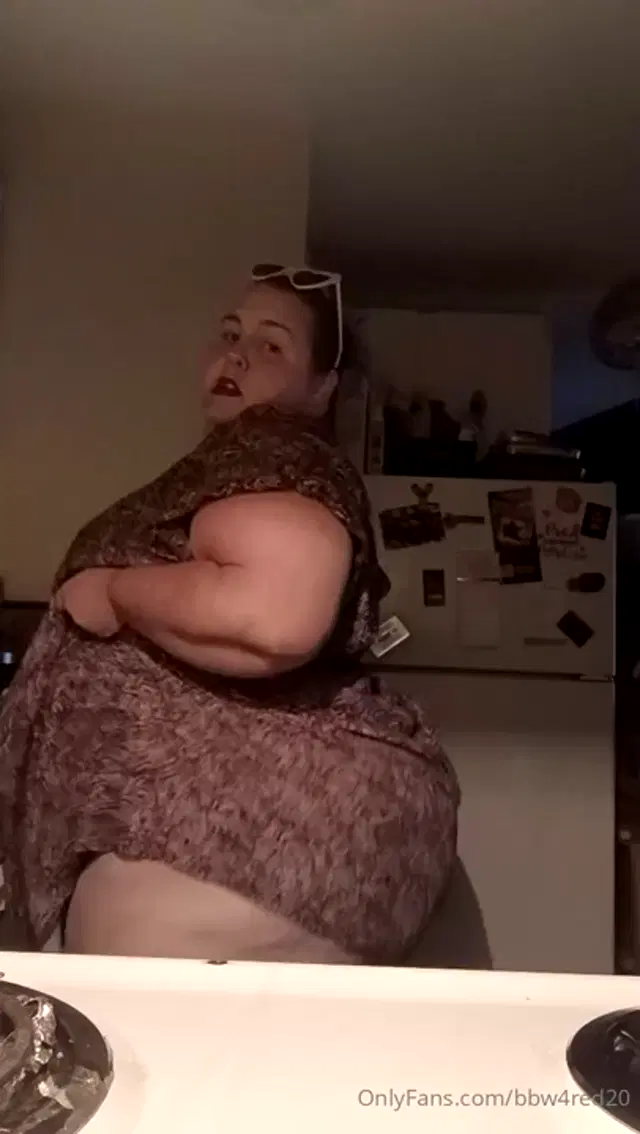 G.P.A.W.G.O.A.T LLC aka bbw4red20 – 07-25-2025 OnlyFans Video – Stream started at 07252025 0150 am Sneaking in the kitchen