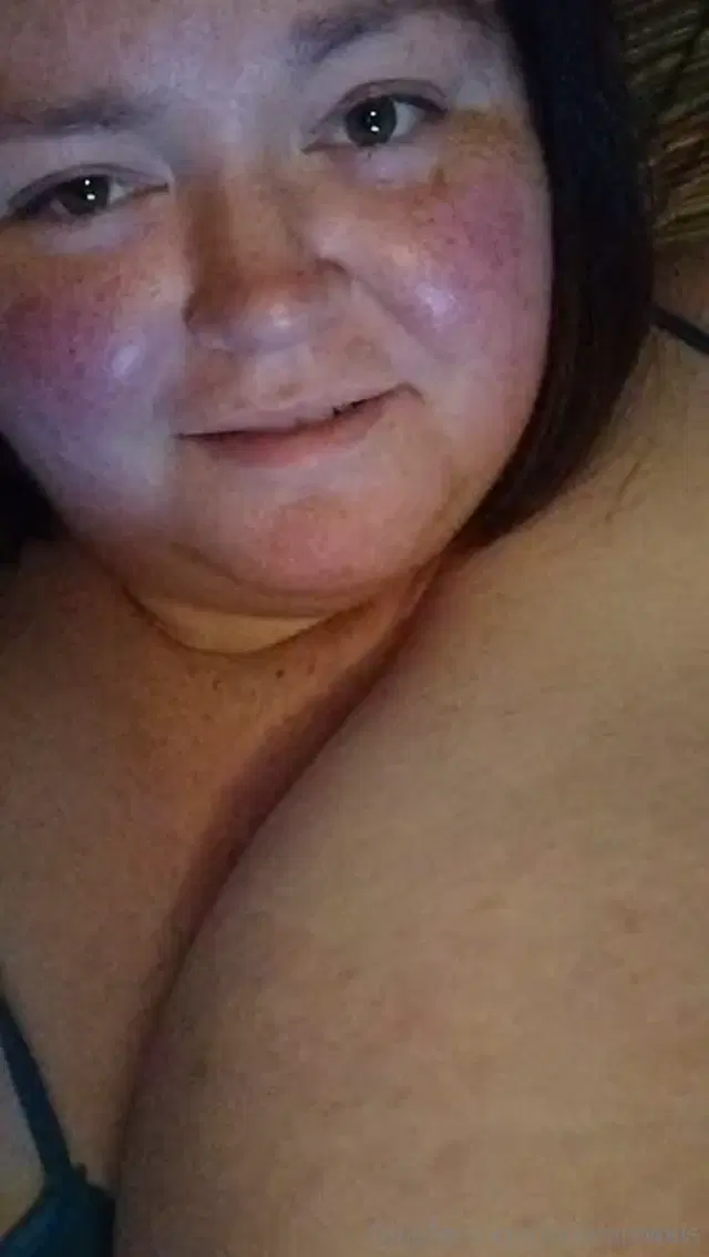 Plum Jewels aka plumjewels – 05-10-2024 OnlyFans Video – Thursdays