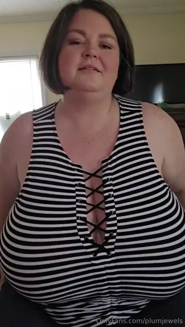 Plum Jewels aka plumjewels – 10-05-2024 OnlyFans Video – Mmmm I get so horny playing with my titties