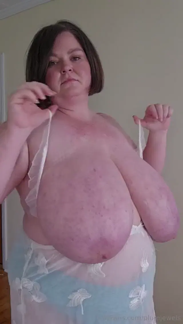 Plum Jewels aka plumjewels – 05-20-2025 OnlyFans Video – So full and swollen