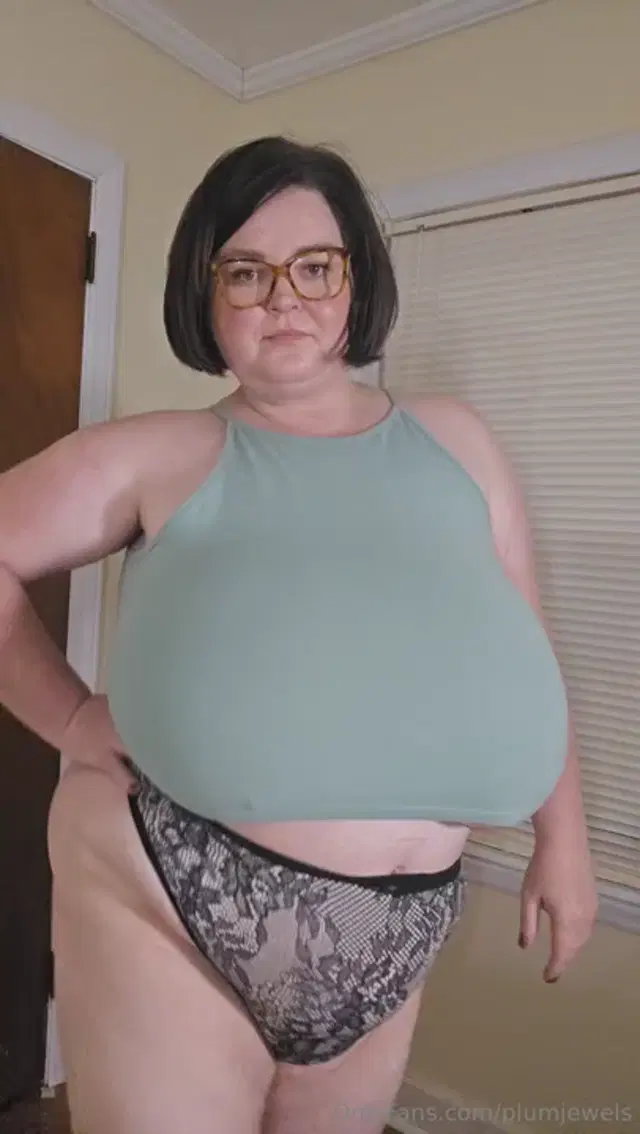 Plum Jewels aka plumjewels – 09-02-2025 OnlyFans Video – Bouncing loose