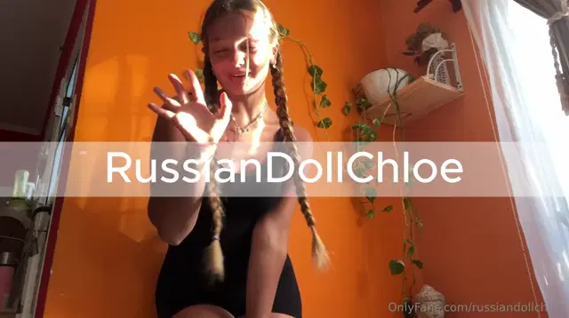 CHLOE ‍ FARTY DOLL aka sweetdollchloe – 01-07-2025 OnlyFans Video – Can you imagine training in the same gym and suddenly farting out of my ass! Tell