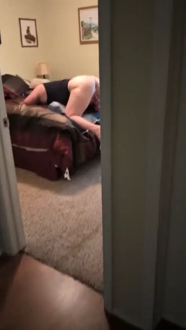 Jwilds aka jwildxxx – 11-18-2025 OnlyFans Video – Bubble butt daddy gets filled