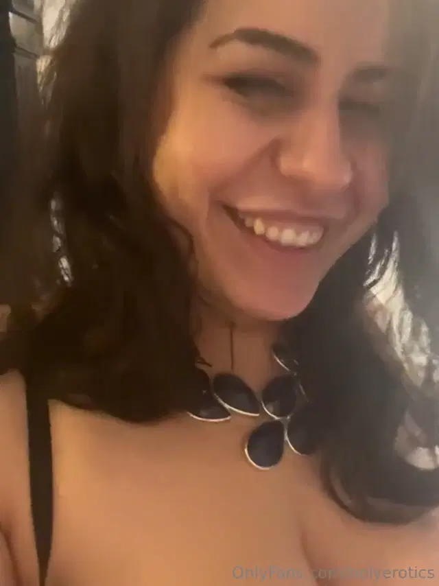 Laila holyerotics aka holyerotics – 06-20-2024 OnlyFans Video – Hiiiii! So heres a revamp of my OF, let me know what you think I squirt