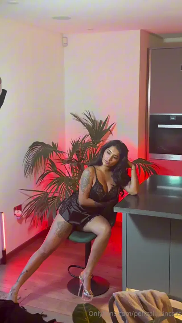 Yasmina Khan aka pengaliprincess – 02-14-2025 OnlyFans Video – happy valentines day!!I am super unwell so I havent been able to take any content, but