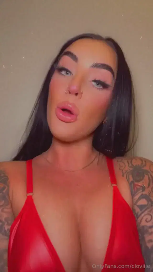 Cloviiie aka cloviiiee – 02-18-2025 OnlyFans Video – Who’s ready for a 50 off rating