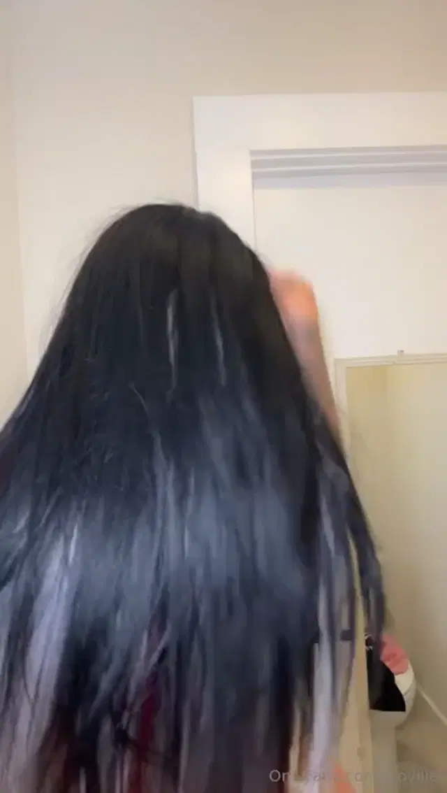 Cloviiie aka cloviiiee – 04-02-2025 OnlyFans Video – Oops it’s see thru