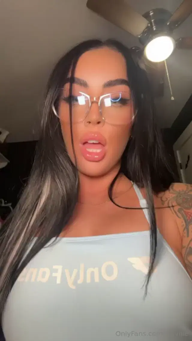 Cloviiie aka cloviiiee – 03-09-2025 OnlyFans Video – Another great live stream Im sorry if you missed it!!! Special shout out to SamanthaDad bodNoahZesty