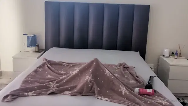 Alexis Jean aka alexispawg – 10-05-2025 OnlyFans Video – Naughty solo doll cock riding session until i cum!