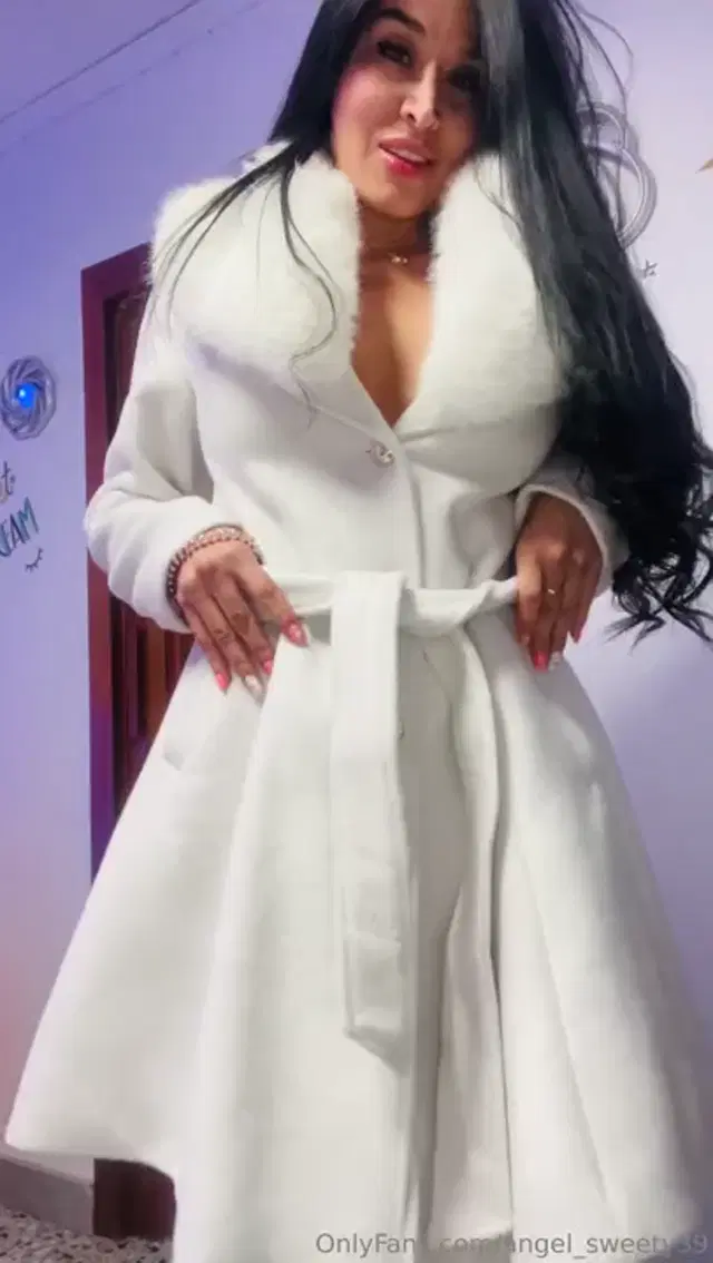 Angel_sweety39 aka angel_sweety39 – 03-17-2025 OnlyFans Video – Special video for my VIP fans Imagine that we will go to dinner together, that you