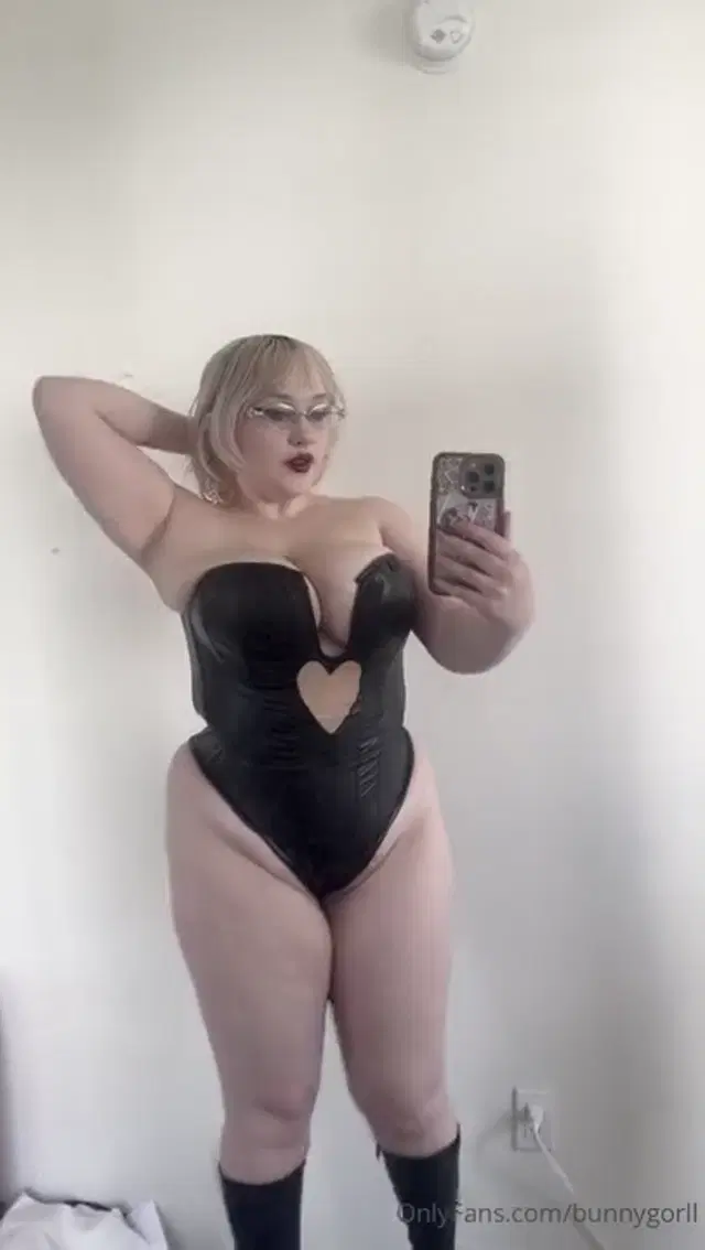 Bunnygorll aka bunnygorll – 07-28-2025 OnlyFans Video – they’re about to bust out!!!!!!
