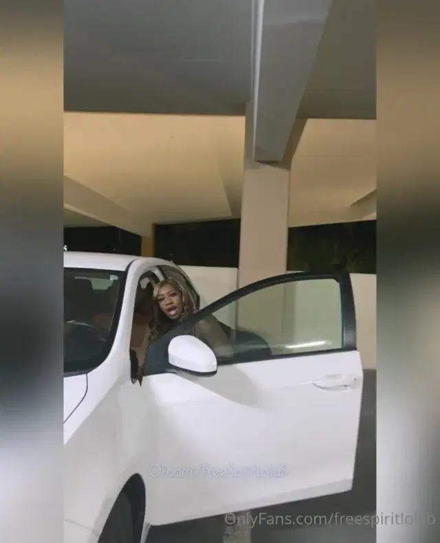 Lola B aka freespiritlolab – 04-06-2024 OnlyFans Video – I need some help bby could you help me out