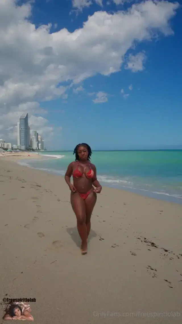 Lola B aka freespiritlolab – 11-08-2025 OnlyFans Video – Thinking about you bby