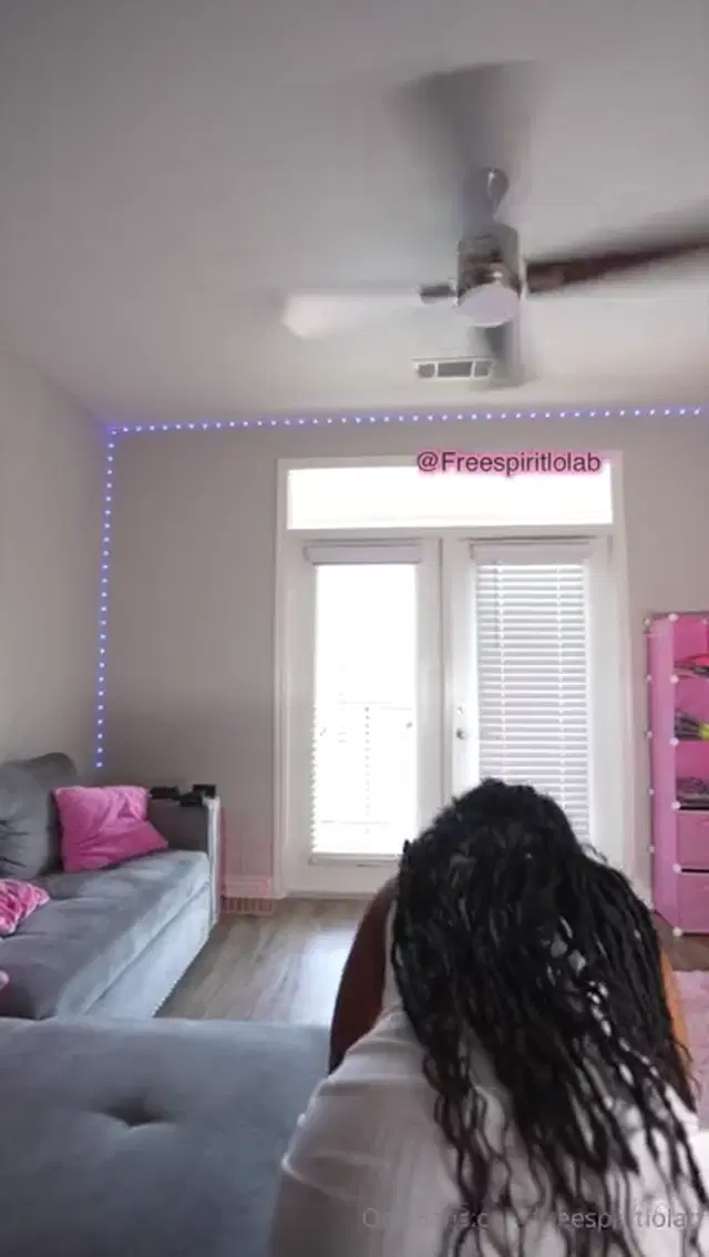 Lola B aka freespiritlolab – 08-04-2024 OnlyFans Video – Im always misplacing this darn remote Tip this post if I should post more videos