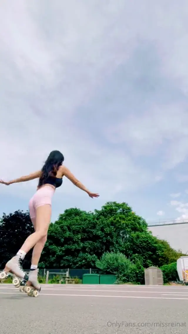 MissReinat aka missreinat – 06-20-2025 OnlyFans Video – Practicing this one foot spin! I think Im improving!