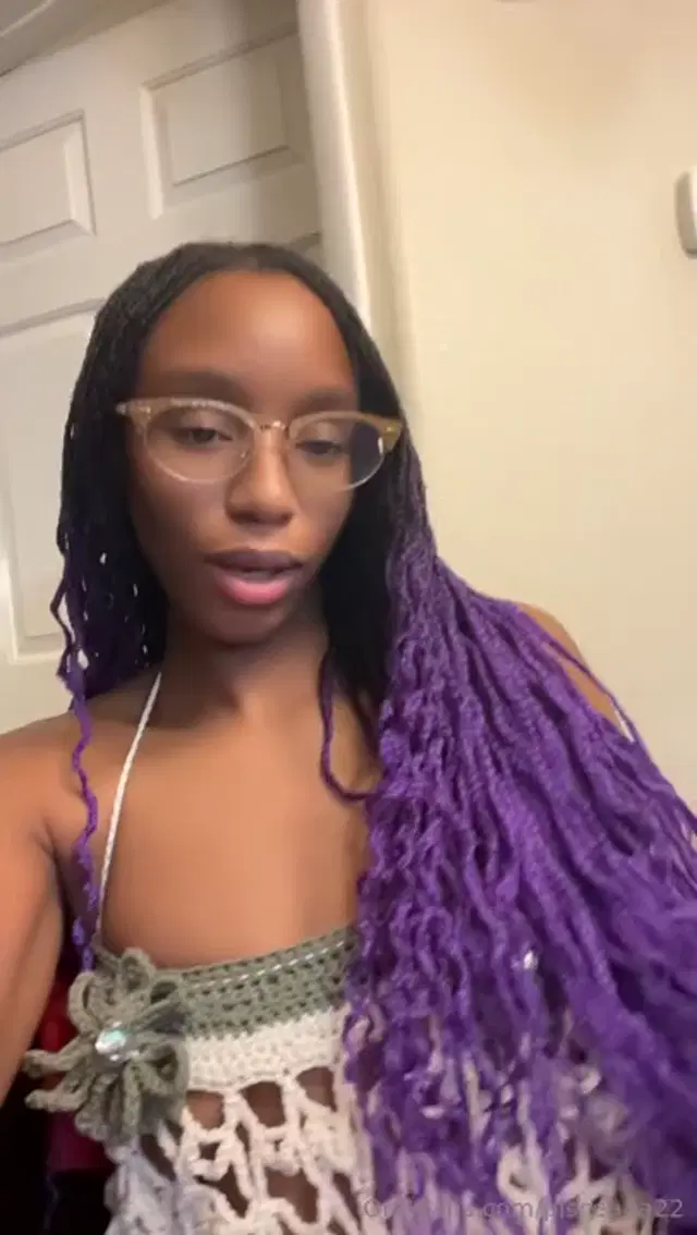 Pisceana22 aka pisceana22 – 09-17-2025 OnlyFans Video – I just finished making my dress idk how I feel about it lol I really hate