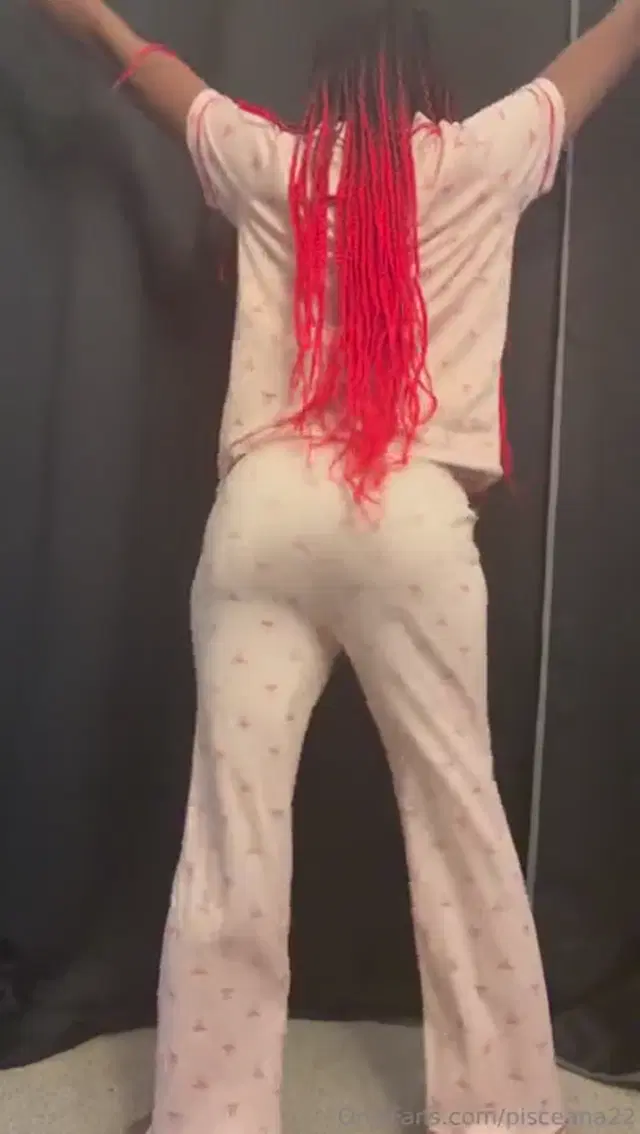 Pisceana22 aka pisceana22 – 10-03-2025 OnlyFans Video – 29 more days until Halloween Im so excited Lolol yall kno Halloween my favorite holiday