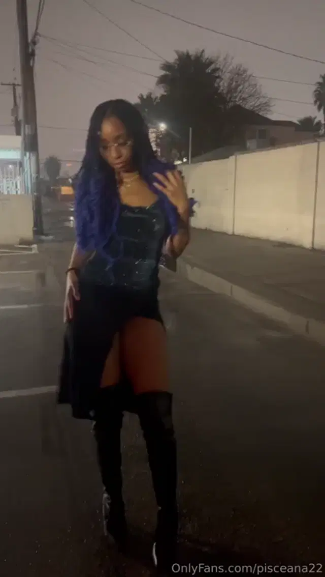 Pisceana22 aka pisceana22 – 01-01-2026 OnlyFans Video – Happy New Year yall knoI couldnt forget about yall eventho it was raining! Omg the camera