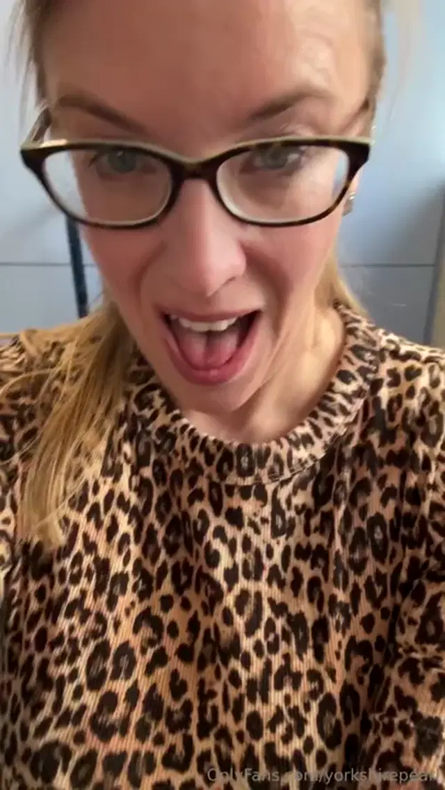 Yorkshirepearl aka yorkshirepearl – 08-05-2025 OnlyFans Video – Your cock has been throbbing for me all day in the office so Ive sneaked off