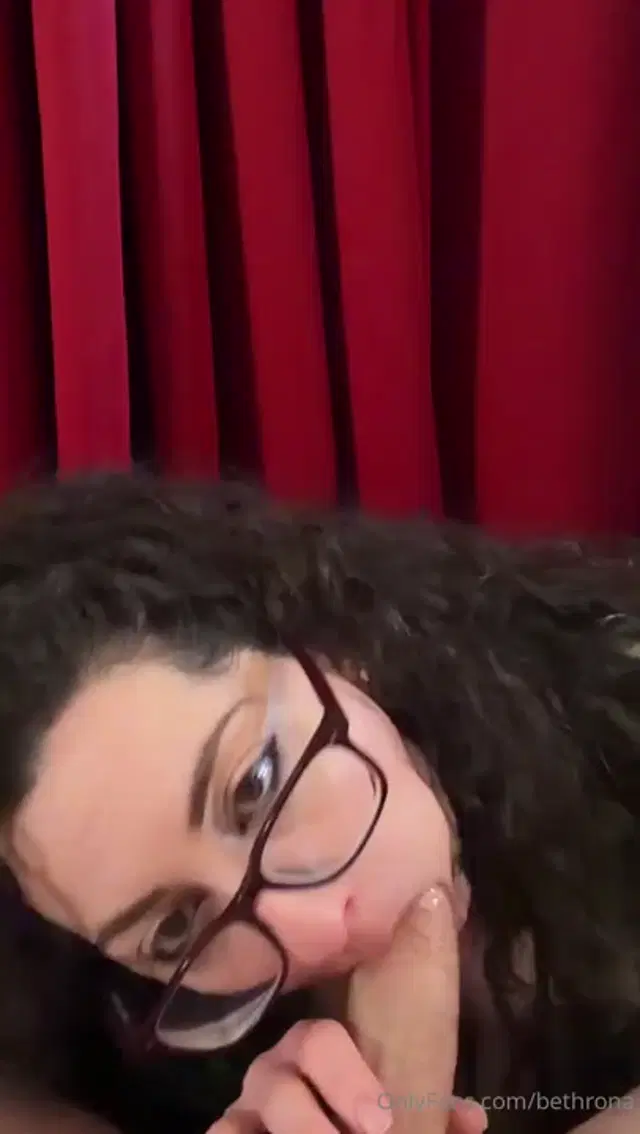 Beth Rona aka bethrona – 03-01-2026 OnlyFans Video – Beth Gives a BJ