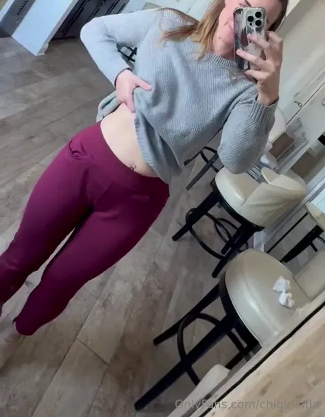 Livvy chigirlinfla aka chigirlinfla – 12-01-2024 OnlyFans Video – I love when the weather gets cold and I can wear fall outfits