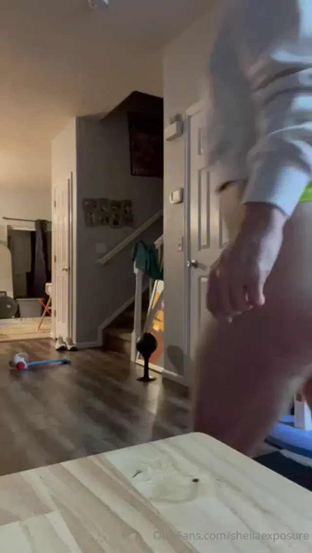 Sheila Exposure aka sheilaexposure – 05-01-2024 OnlyFans Video – My favorite thong and hoodie