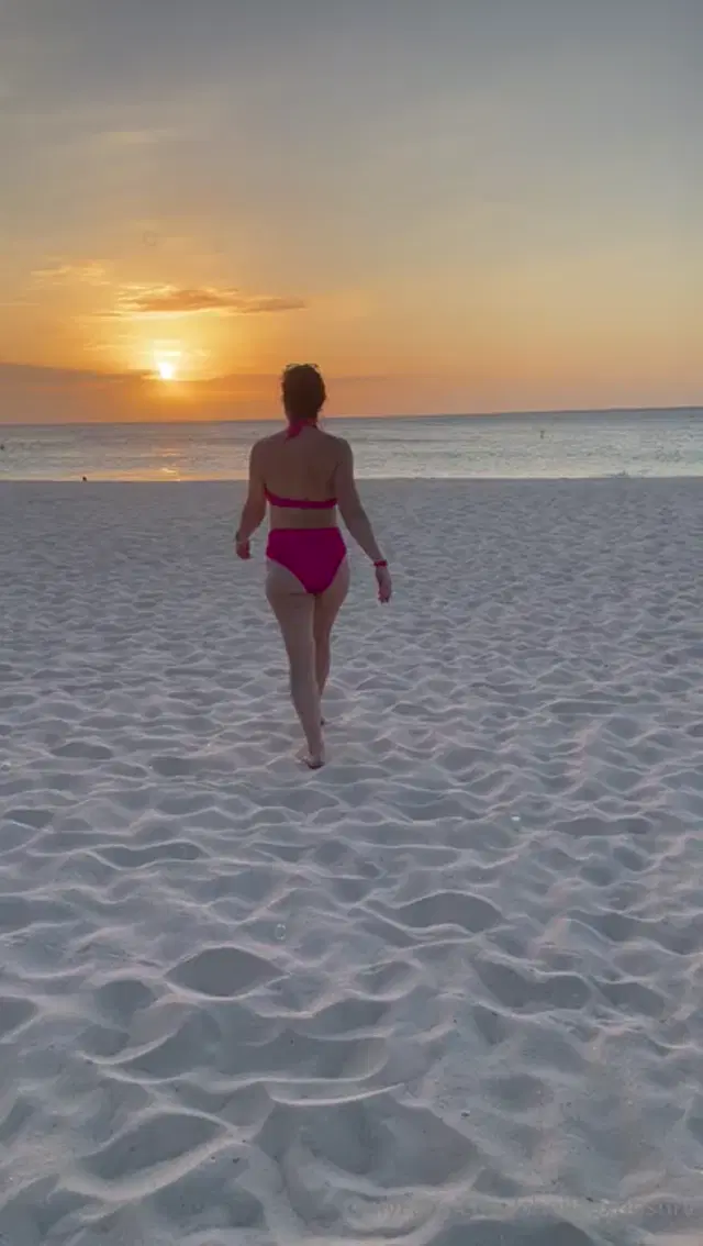 Sheila Exposure aka sheilaexposure – 04-17-2025 OnlyFans Video – I could loose myself in this sunset
