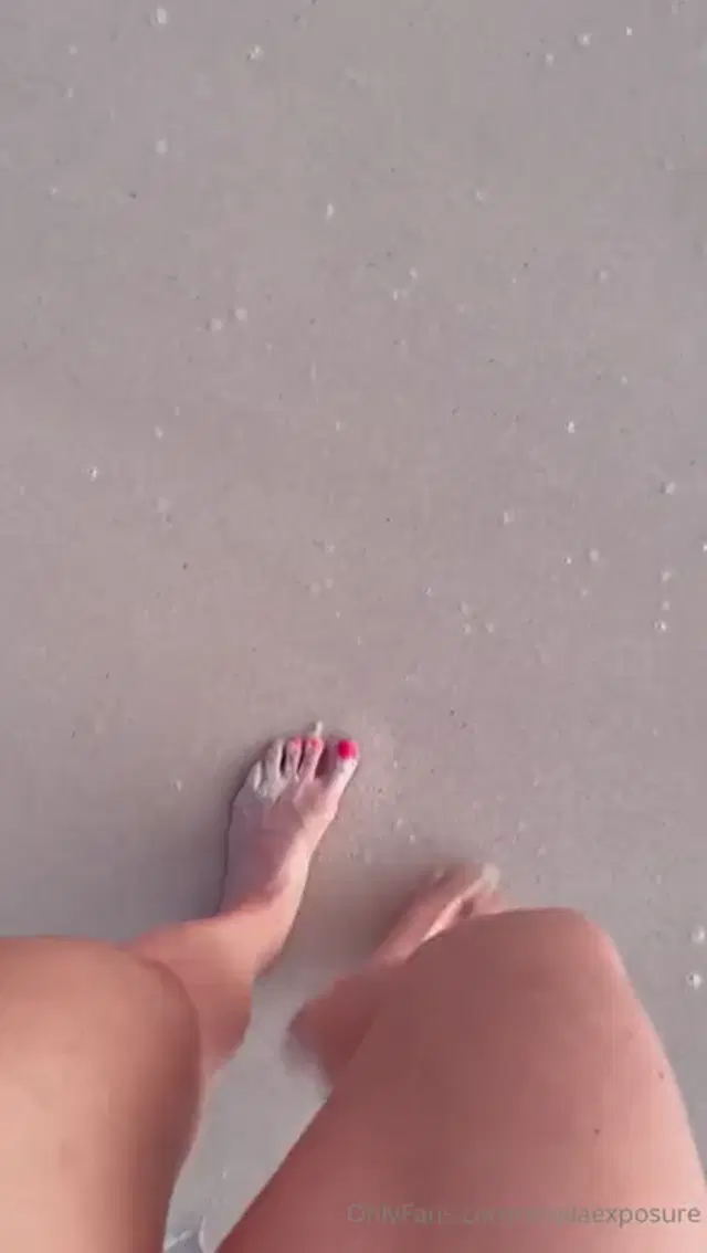 Sheila Exposure aka sheilaexposure – 04-05-2025 OnlyFans Video – These sexy toes are soaking up this Aruba sun and sand! Wishing they had your mouth