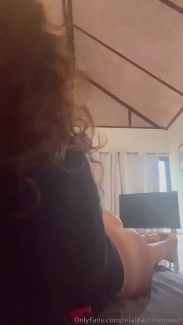 MiaLibertineQueen aka mialibertinequeen – 02-28-2026 OnlyFans Video – Buongiorno! Stamattina mi sono svegliata con la voglia di fare sesso