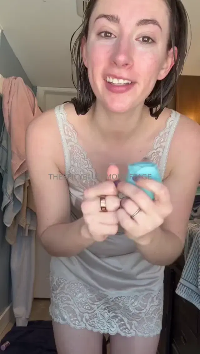 The Spicy Bluey Mom aka thespicyblueymom – 02-15-2025 OnlyFans Video – Happy Saturday I like the toy talks so we carrying on