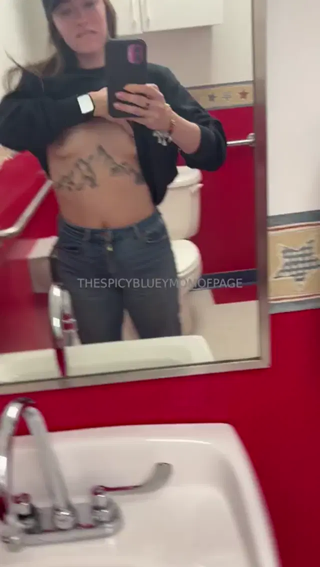 The Spicy Bluey Mom aka thespicyblueymom – 05-10-2025 OnlyFans Video – i so desperately need to get the courage to get myself off in public for you