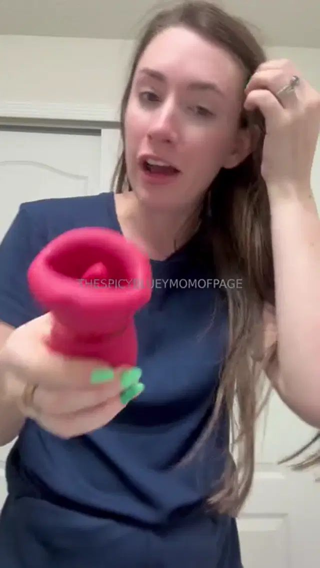 The Spicy Bluey Mom aka thespicyblueymom – 03-04-2025 OnlyFans Video – Toy talks_le8f