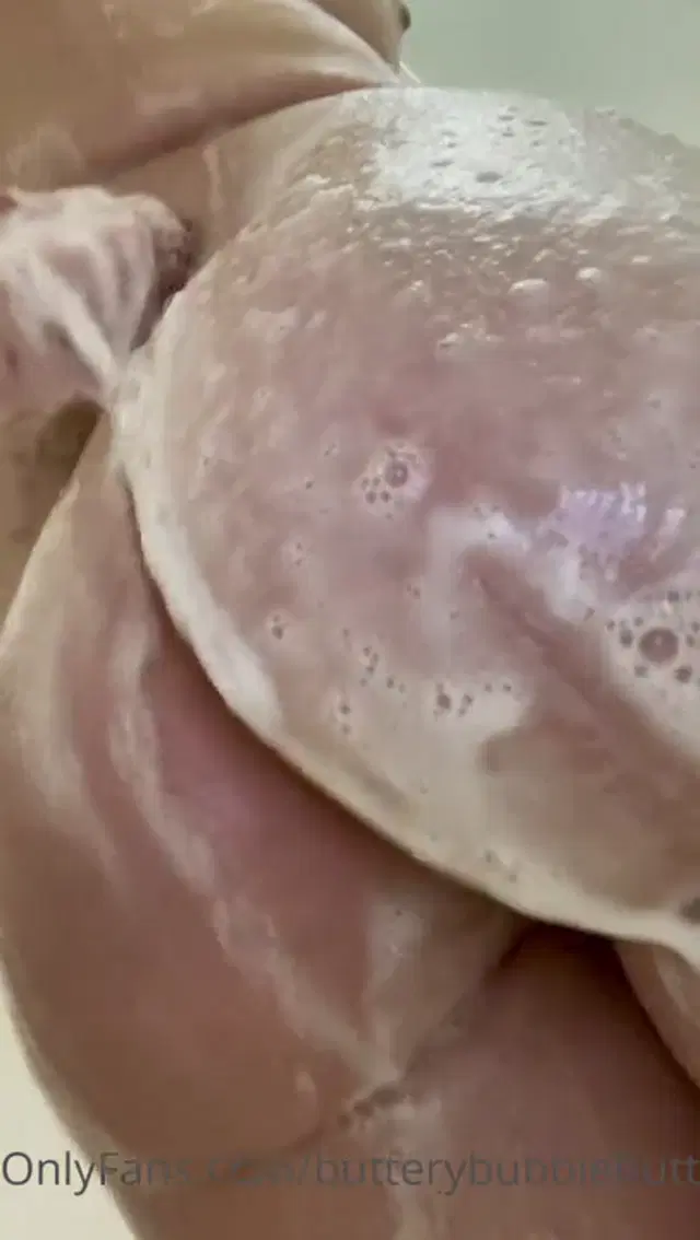 Brittany Benz aka butterybubblebutt – 11-29-2024 OnlyFans Video – needed to shower up