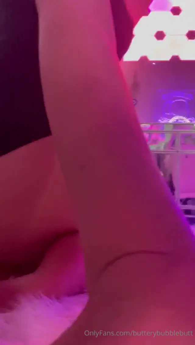 Brittany Benz aka butterybubblebutt – 02-02-2024 OnlyFans Video – bubble butttt bubbbleeee butttt i’m here to make you nuttttt did we just make a