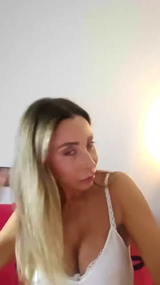 DevilChiccaVIP aka devilchicca.vip – 10-14-2025 OnlyFans Video – Ecco per te la registrazione della Live in White di stasera!!!! Lo sai che ti vizio