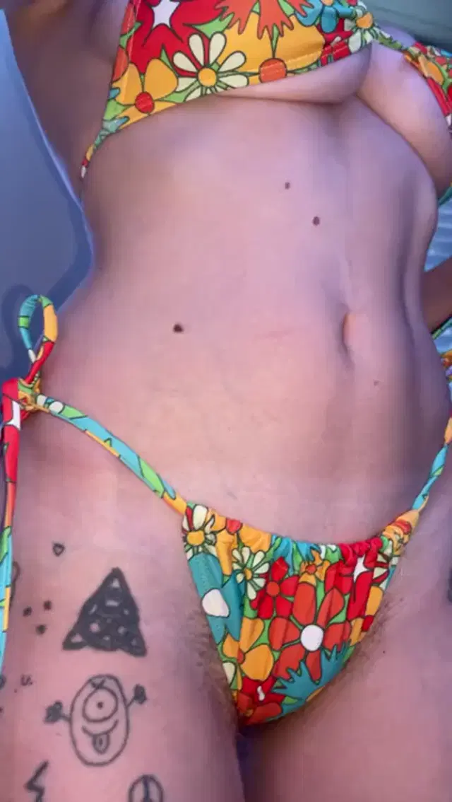 Ethereal love bug aka ethereallovebug – 06-08-2024 OnlyFans Video – Strip teasing in my bikini