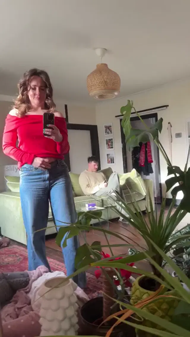 Lily & Joe aka lilyandjoe1 – 01-10-2026 OnlyFans Video – Stripping off for you until itsonlyjoe1 notices