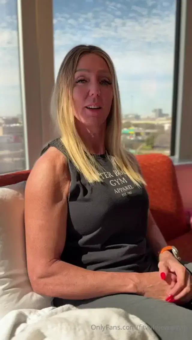 Fitwifejewels aka fitwifejewelsvip – 02-19-2026 OnlyFans Video – This is going to be so sexy and naughty!! I cant wait
