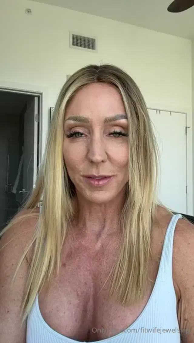 Fitwifejewels aka fitwifejewelsvip – 02-28-2026 OnlyFans Video – Babes, come see me now and lets treat each other to a naughty weekend! Ill be