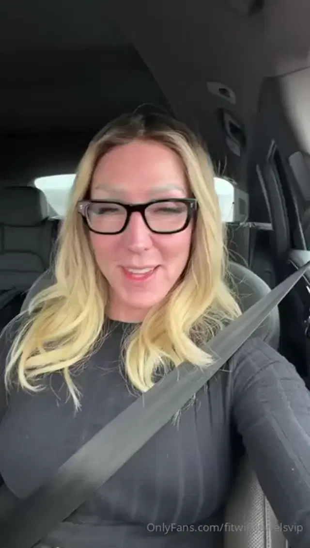 Fitwifejewels aka fitwifejewelsvip – 01-21-2026 OnlyFans Video – What happens in Vegas WONT be staying in Vegas!! CHECK BACK FOR MY AVN BOOTY CALL
