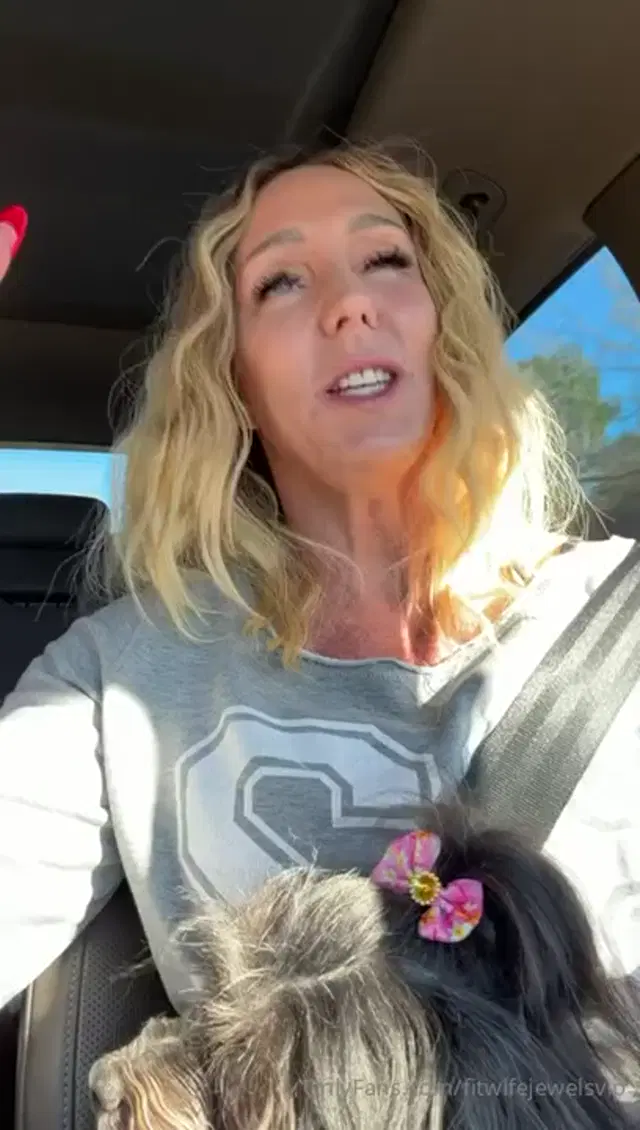 Fitwifejewels aka fitwifejewelsvip – 02-23-2026 OnlyFans Video – Little update about where I am at on my trip and how it’s going! Message me_npxm