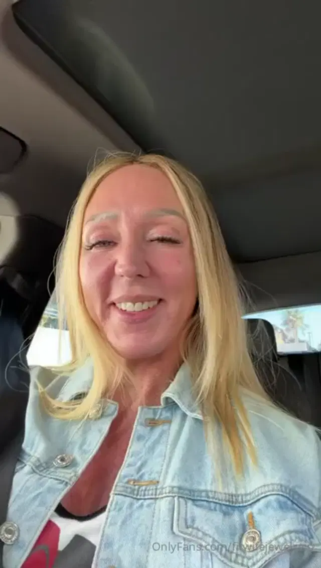 Fitwifejewels aka fitwifejewelsvip – 03-11-2026 OnlyFans Video – Guess what’s happening after DM me and I might tell you