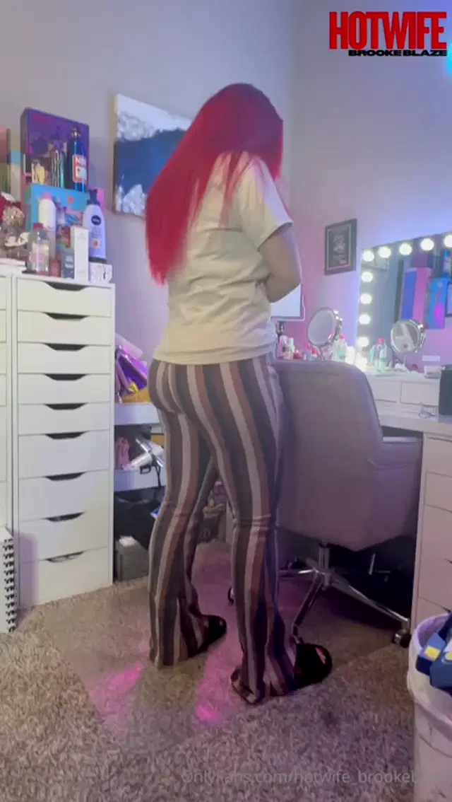 Hotwife Brooke Blaze aka hotwife_brookeblaze – 10-12-2025 OnlyFans Video – He just follows this ass around like a lil puppy