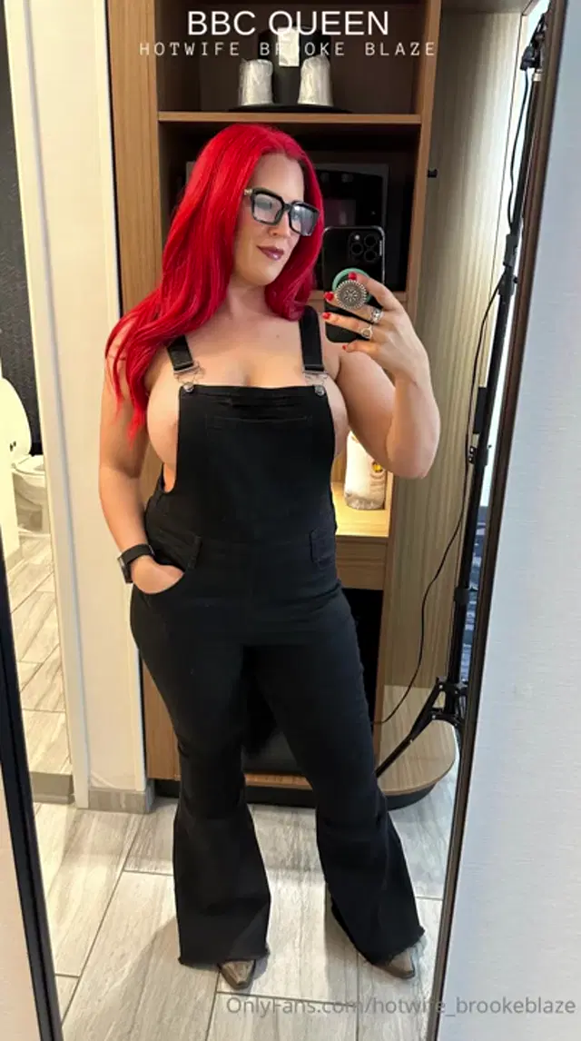 Hotwife Brooke Blaze aka hotwife_brookeblaze – 01-11-2026 OnlyFans Video – My attire for my date Vol